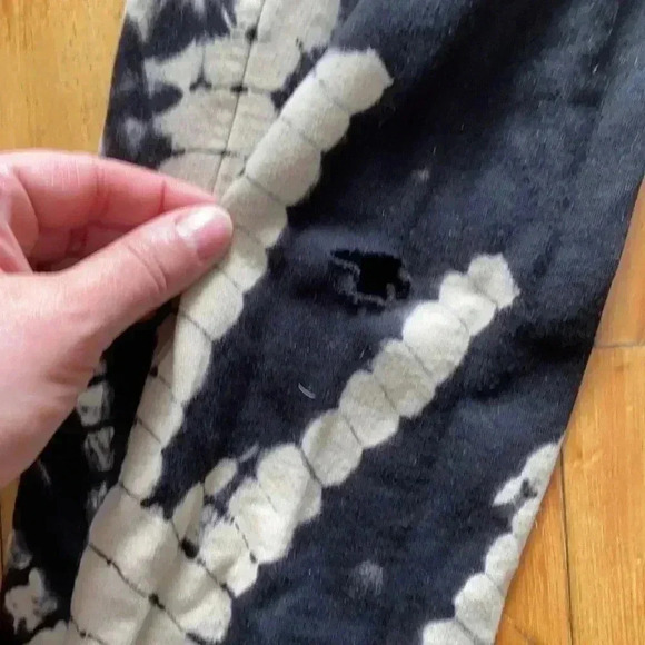 Young  fabulous & broke - Picture 3 of 5